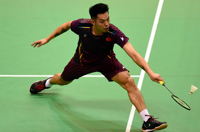 许多观众纷 许多观众纷